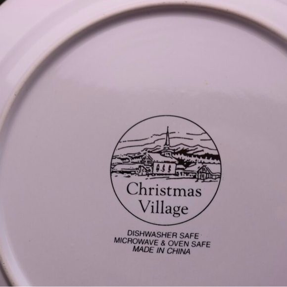Christmas Village 2 Dinner Plates Swirl Pattern Holly Green Trim Tree - Picture 5 of 7
